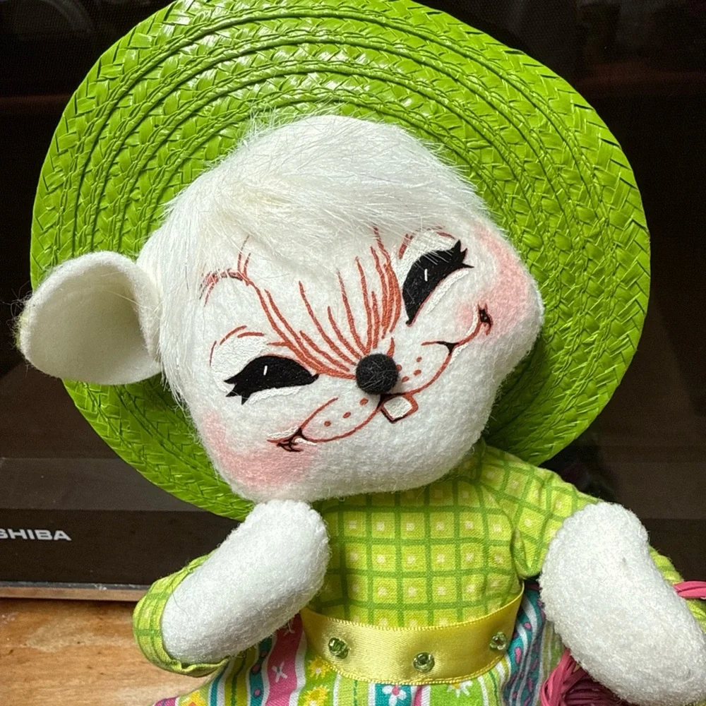 Annalee anthropomorphic Green and Pink Mouse Figurine - Picture 3 of 8